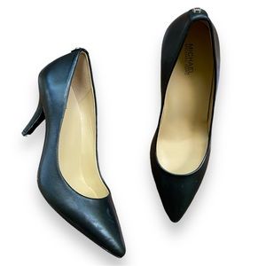 MICHAEL Michael Kors Black Pointed Toe Pumps | Size 7